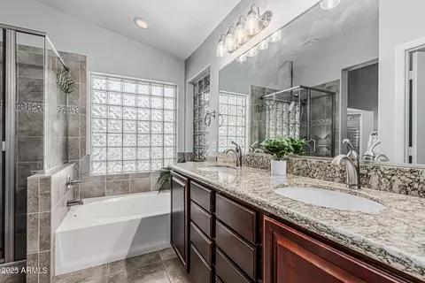 Bath - 4665 E Goldfinch Gate Ln, Phoenix, AZ 85044 photo 1 of 1