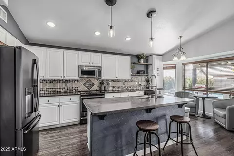 Kitchen - 4665 E Goldfinch Gate Ln, Phoenix, AZ 85044 photo 4 of 5