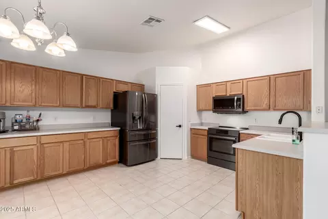 2884 E Pony Ct, Gilbert, AZ 85295 photo 3