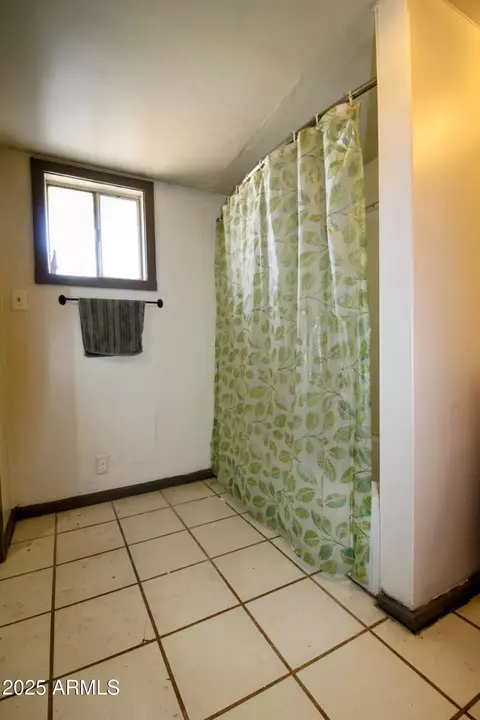 Bath - 5508 E Woodward St, Globe, AZ 85501 photo 2 of 5