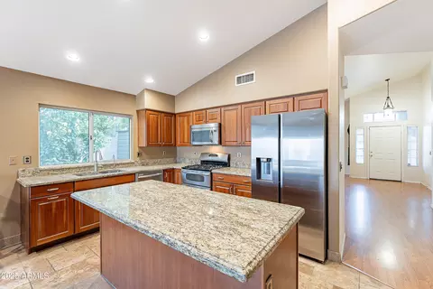 484 E Jasper Dr, Gilbert, AZ 85296 photo 3