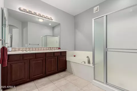 Bath - 3131 E Legacy Dr #2018, Phoenix, AZ 85042 photo 3 of 3