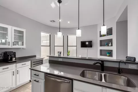Kitchen - 3131 E Legacy Dr #2018, Phoenix, AZ 85042 photo 5 of 5