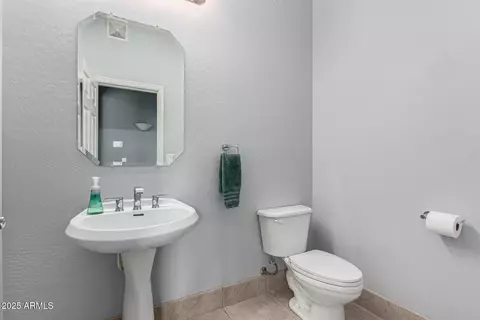 Bath - 3131 E Legacy Dr #2018, Phoenix, AZ 85042 photo 1 of 3