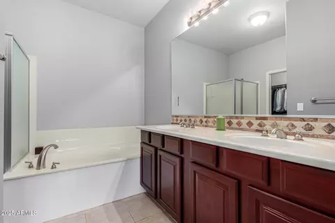 Bath - 3131 E Legacy Dr #2018, Phoenix, AZ 85042 photo 2 of 3