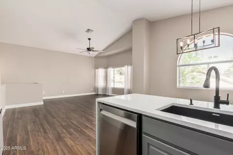 439 N Cobblestone St, Gilbert, AZ 85234 photo 17