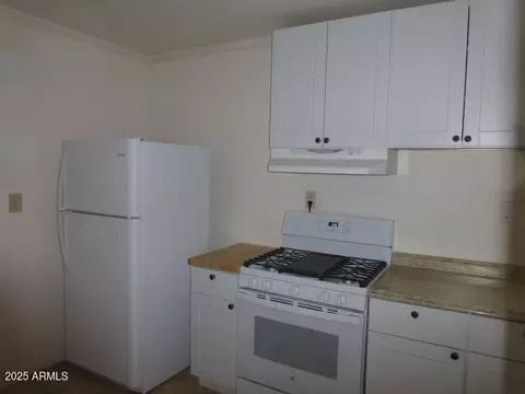 Kitchen - 443 W Ivanhoe Rd, Kearny, AZ 85137 photo 3 of 4