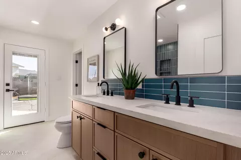 Bath - 3939 E Sahuaro Dr, Phoenix, AZ 85028 photo 4 of 5