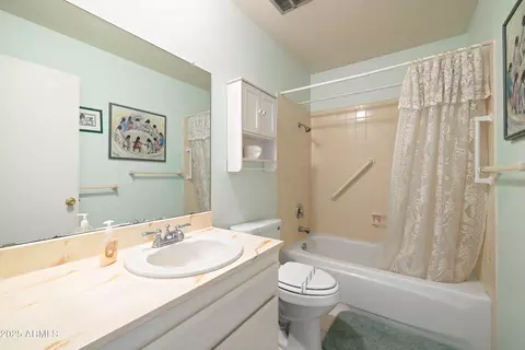 Bath - 5525 E Thomas Rd #N5, Phoenix, AZ 85018 photo 1 of 3