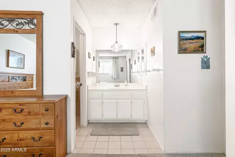 Bath - 5525 E Thomas Rd #N5, Phoenix, AZ 85018 photo 2 of 3