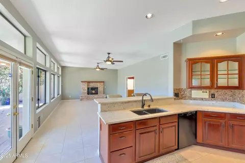 Kitchen - 1334 E Voltaire Ave, Phoenix, AZ 85022 photo 4 of 4
