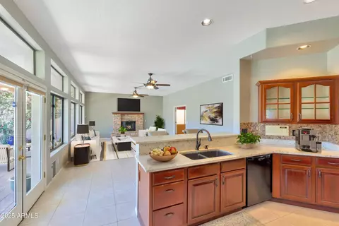 Kitchen - 1334 E Voltaire Ave, Phoenix, AZ 85022 photo 3 of 4