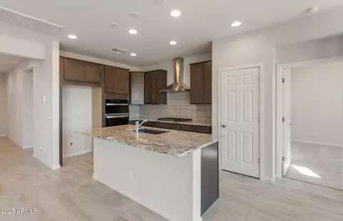 Kitchen - 1272 W Treasure Trl, Apache Junction, AZ 85120 photo 1 of 2