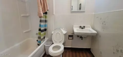 Bath - 2110 N Laura Ave, Douglas, AZ 85607 photo 6 of 7