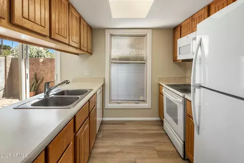 Kitchen - 256 E Betty Elyse Ln, Phoenix, AZ 85022 photo 2 of 2