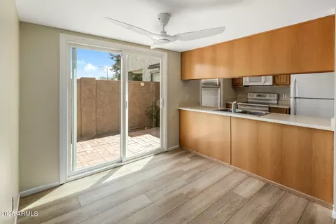 Kitchen - 256 E Betty Elyse Ln, Phoenix, AZ 85022 photo 1 of 2