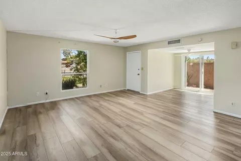 Living - 256 E Betty Elyse Ln, Phoenix, AZ 85022 photo 2 of 3