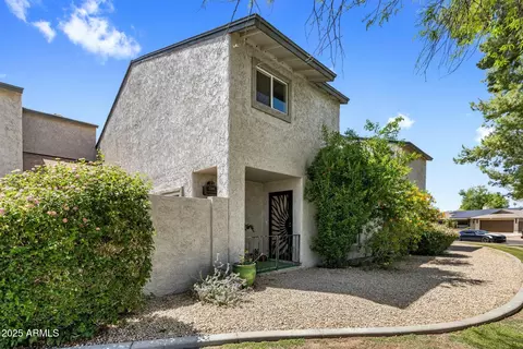 256 E Betty Elyse Ln, Phoenix, AZ 85022