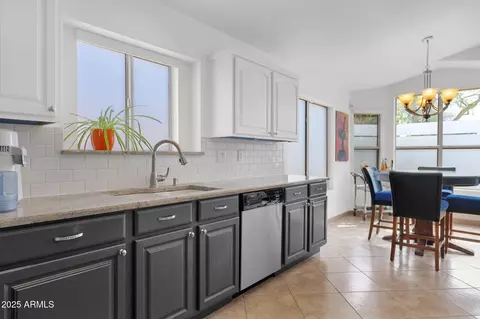 4718 E Mossman Rd, Phoenix, AZ 85050 photo 9
