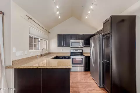 1633 E Lakeside Dr #106, Gilbert, AZ 85234 photo 2