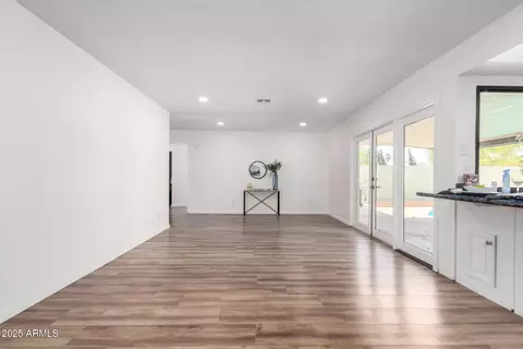624 E Laguna Dr, Tempe, AZ 85282 photo 3