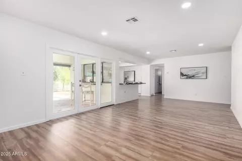 624 E Laguna Dr, Tempe, AZ 85282 photo 4