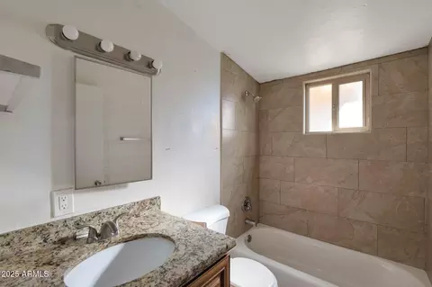 Bath - 918 E Dunlap Ave #1-2, Phoenix, AZ 85020 photo 2 of 2