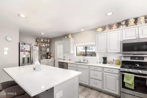 601 S Pinal Dr, Apache Junction, AZ 85120 photo 2