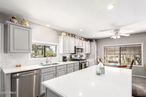 601 S Pinal Dr, Apache Junction, AZ 85120 photo 4