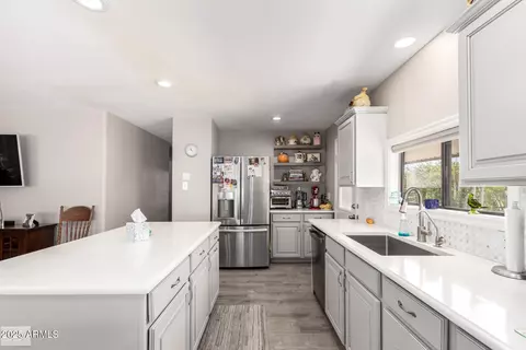 601 S Pinal Dr, Apache Junction, AZ 85120 photo 3