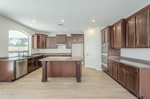 Kitchen - 3933 W Sandra Ter, Phoenix, AZ 85053 photo 4 of 4