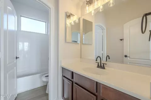 Bath - 3933 W Sandra Ter, Phoenix, AZ 85053 photo 2 of 4