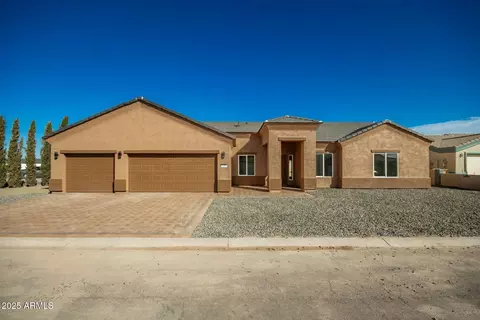 10063 W Ken Dr, Arizona City, AZ 85123