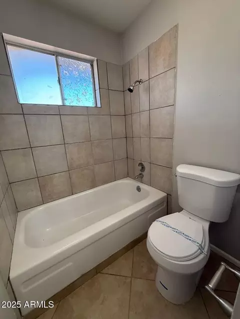 Bath - 1461 E Flossmoor Ave, Mesa, AZ 85204 photo 2 of 4