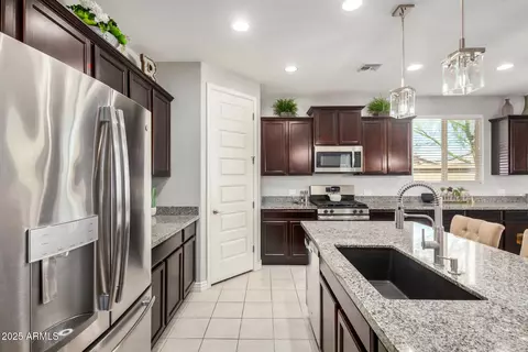 10454 W Maya Way, Peoria, AZ 85383