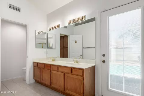930 E Citation Ln, Tempe, AZ 85284 photo 13