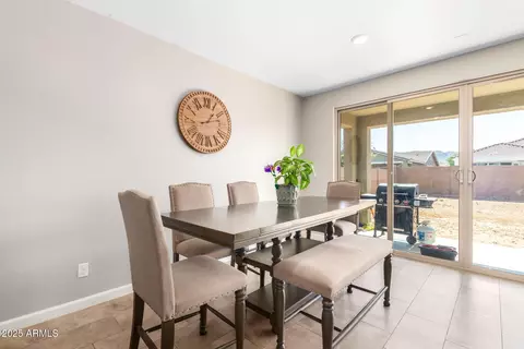 Dining - 2831 W Carson Rd, Phoenix, AZ 85041 photo 1 of 2