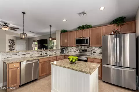 2169 E Gillcrest Rd, Gilbert, AZ 85298 photo 5