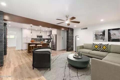 7030 N 12th St, Phoenix, AZ 85020
