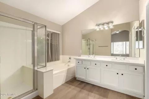 Bath - 3871 E Ironhorse Rd, Gilbert, AZ 85297 photo 1 of 2