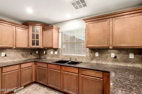 Kitchen - 1854 S Seton Ave, Gilbert, AZ 85295 photo 3 of 4