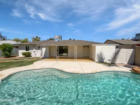 Exterior - 2201 W Avalon Dr, Phoenix, AZ 85015 photo 2 of 7
