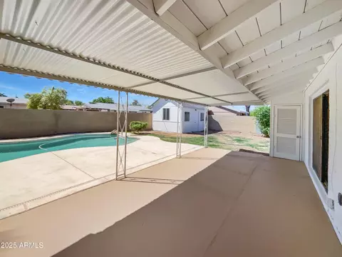 Exterior - 2201 W Avalon Dr, Phoenix, AZ 85015 photo 5 of 7