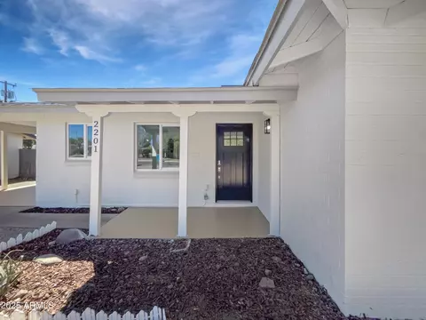Exterior - 2201 W Avalon Dr, Phoenix, AZ 85015 photo 4 of 7