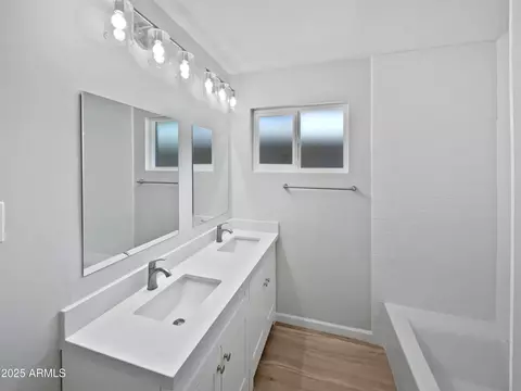 Bath - 2201 W Avalon Dr, Phoenix, AZ 85015 photo 1 of 4