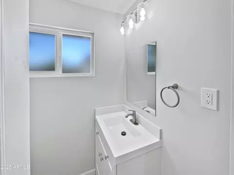 Bath - 2201 W Avalon Dr, Phoenix, AZ 85015 photo 3 of 4
