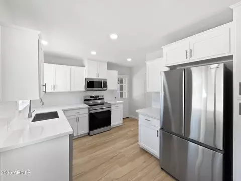 Kitchen - 2201 W Avalon Dr, Phoenix, AZ 85015 photo 1 of 2