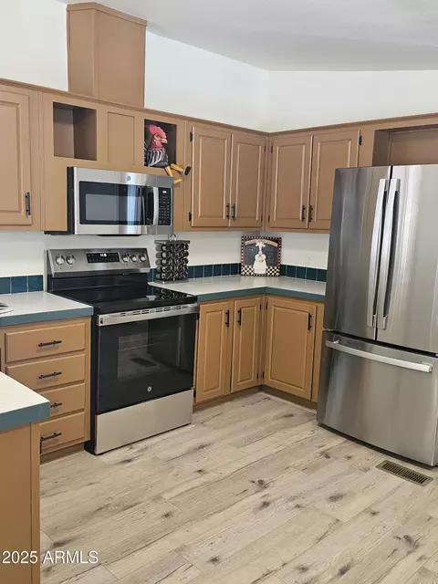 Kitchen - 800 N Granite Dr, Payson, AZ 85541 photo 2 of 3