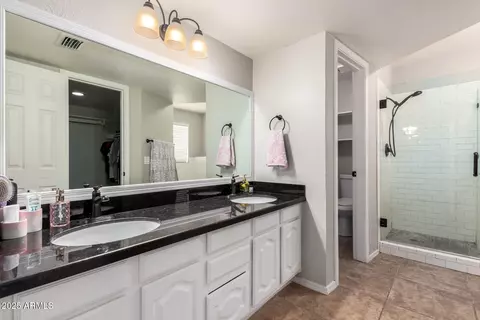 Bath - 3302 E Hiddenview Dr, Phoenix, AZ 85048 photo 3 of 7