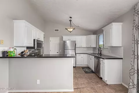 Kitchen - 3302 E Hiddenview Dr, Phoenix, AZ 85048 photo 1 of 4